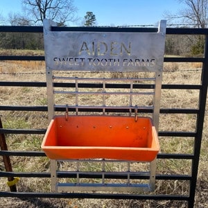 customized feeder rack for livestock